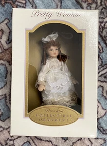 DG Creations Pretty Woman porcellana ornamento da collezione Natale 2004 - Foto 1 di 9