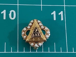 Delta Alpha Epsilon Schwesternschaft 14K Gold Rocailles Mond Pin graviert auf Rückseite 3,91 g - Bild 1 von 5