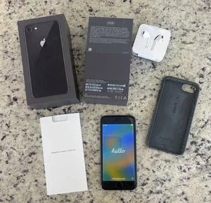 Apple iPhone 8 64GB Space Gray MQ752LL/A A1863 - Picture 1 of 17