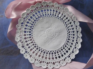 10 pcs 5.5" INCH OFF WHITE LACE DOILY Paper Round CARDS CRAFTS UK Rare Pattern - Picture 1 of 2