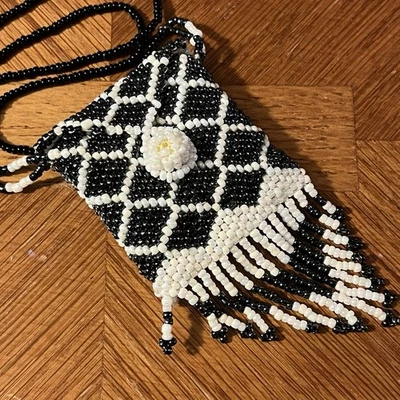 Vintage Feito à Mão Bolsa de Franja com Contas Semente Colar Azul Branco Bolsa Minúscula - Imagem 1 de 4