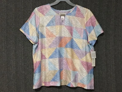 Top Alfred Dunner Mujer 2X Pastel Texturizado Decorativo Cuello Cuentas Manga Corta Foto 1 de 4