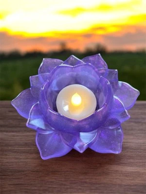 Candelabro casero de resina epoxi con flor de loto Foto 1 de 2