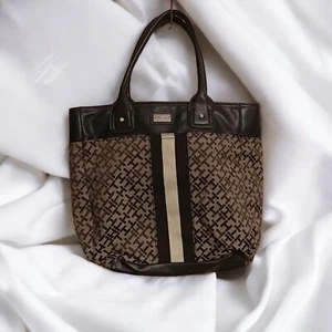 Bolso de mano con monograma Tommy Hilfiger marrón/bronceado - Imagen 1 de 3