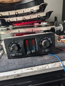 03-06 Chevy GMC Silverado Sierra Yukon Climate Control Unit Temp A/C 15832315 - Picture 1 of 7