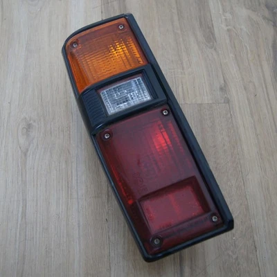 Lámpara de luz trasera para camioneta Toyota 1979-1983 OEM luces traseras lado del conductor izquierdo 79 Foto 1 de 4