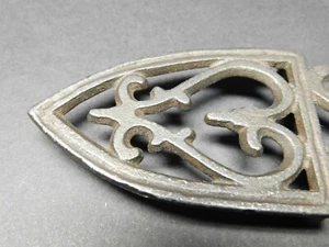 Antique Vintage Small Footed Cast Iron Sad Iron Trivet For Toy Size Iron HEART - Picture 1 of 4