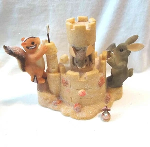 Sandcastle Figurine+Miniature "Building Dreams Together" Charming Tails (Mouse) - Picture 1 of 7