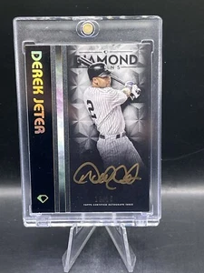 2023 Topps Diamond Icons Derek Jeter SSP Gold Ink On Card Auto 15/15 Book End - Picture 1 of 5