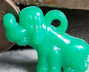 De colección Plástico Verde Disney Perro PLUTO Chicle Dije Premio Joyería - Imagen 1 de 4