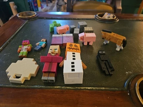 Minecraft Mixed Toys  Action Figures Lot of 8 Animals Spider Skeleton Lot 1 Cover