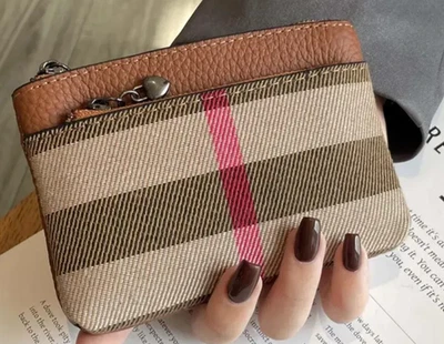 Cartera pequeña tarjetero con doble cremallera marrón imitación cuero y lona a cuadros Burberry Foto 1 de 4