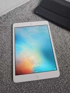 Apple iPad mini 1st Generation A1432 16GB Wi-Fi White IOS 9 - Picture 1 of 6
