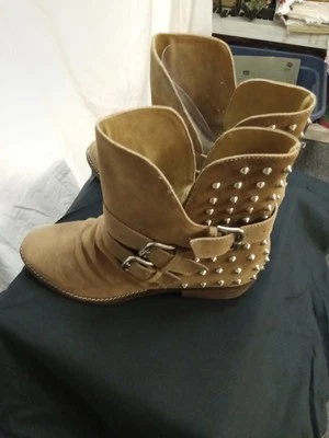 Botín Dolce Vita Marrón Gamuza Tachonado Talla 8.5 Nuevo Con Caja Foto 1 de 4