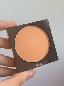 Chanel Les Beiges Poudre Belle Mine Naturelle Healthy Glow Sheer Powder 20 - Picture 1 of 3
