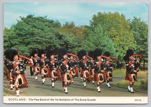 Banda de Pipa en 1er Batallón de Guardias Escoceses en Escocia Postal - Imagen 1 de 2
