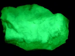 FD MINERALS: OPALE BIANCO FLUORESCENTE - MADRID - SPAGNA - 101 grammi - esp357 - Foto 1 di 8