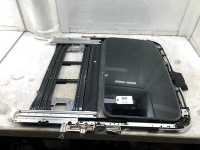 Marco de techo corredizo Lexus LS460 2007-2017 con vidrio y parasol OEM Foto 1 de 4