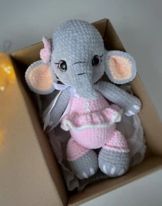 Handgefertigter Plüsch Elefant - weiches Häkeltier 35 cm | Sicherheitsaugen | Geschenkfertige Packung - Bild 1 von 3