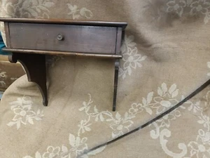 mensolina pensile antica in noce con cassetto - Foto 1 di 3