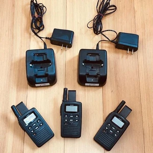 Alinco Transceiver & Charger Set Two-Way Radio Handheld Ham Radio Discounted - Zdjęcie 1 z 3