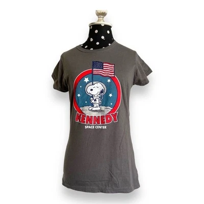 Camiseta Prenda para el torso Kennedy Space Center Mujer Talla M Ajustada Astronauta Snoopy Gris Luna Foto 1 de 4