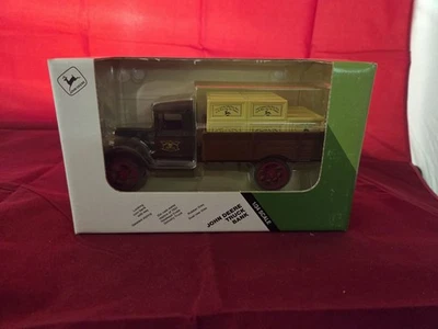 Vintage 1991 ERTL *John Deere* 1:34 1931 Hawkeye Crate Delivery Truck Bank 5687 - Image 1 of 4