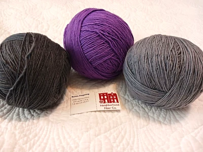 Hilo rústico para dedos Neighborhood Fiber Co 3 piezas lana merino púrpura gris teniente dar Foto 1 de 4