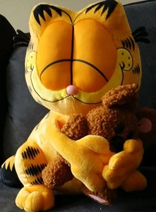 Garfield and Pooky Stuffed Plush , Excellent Condition 13 Inches Tall. - Picture 1 of 7