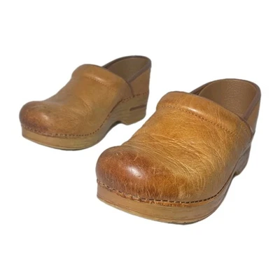 Tamanco feminino Dansko profissional desgastado mel tamanho 38 - Imagem 1 de 4