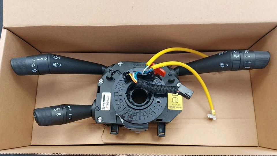 DEVIO LUCI FIAT GRANDE PUNTO CON CRUISE CONTROL 735471939, 735597700, 735521380 - Immagine 1 di 1