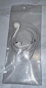 Apple EarPods White In Ear earbud-style headphones - MNHF2ZM/A NEW NEVER USED - Photo 1 sur 2