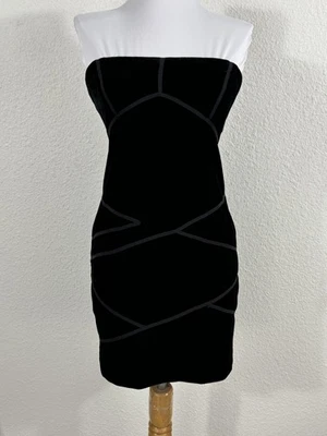 Vestido Silence + Noise para mujer pequeño negro sin tirantes ceñido al cuerpo terciopelo geométrico Foto 1 de 4