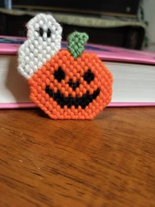 Handmade Halloween Pumpkin & Ghost Knitted Pin /Plastic OOAK MCM 1950's - Picture 1 of 6