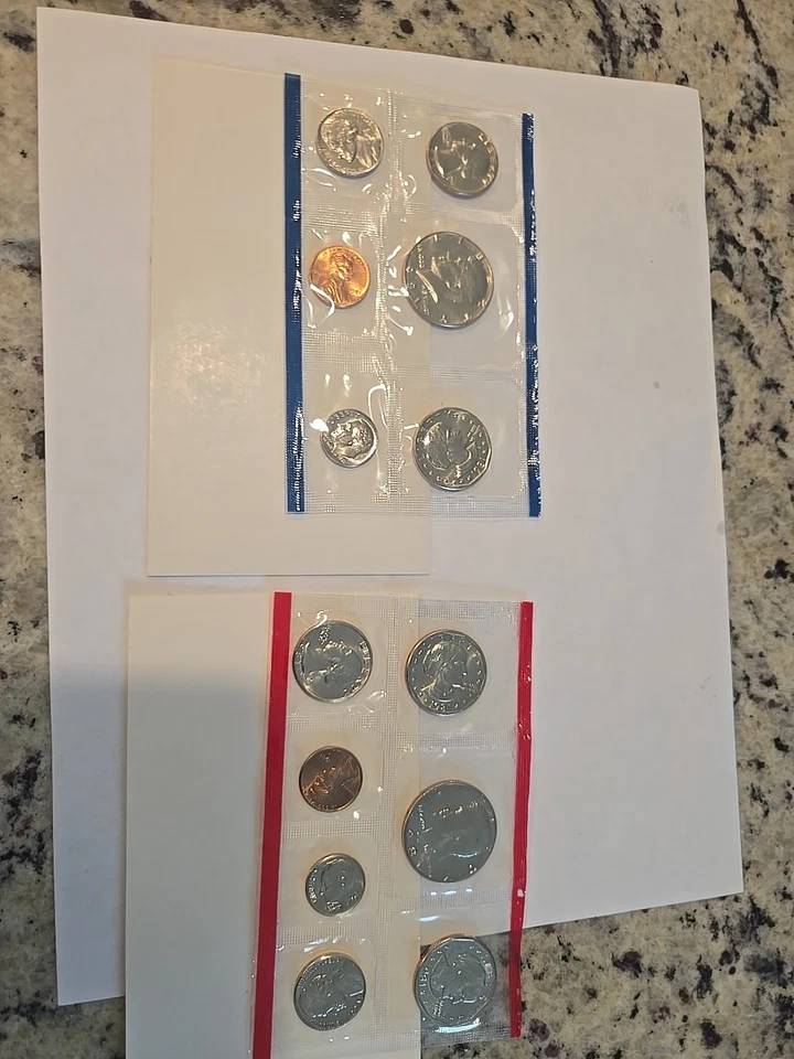 Juego P&D 1981 sin circular como nuevo con 13 monedas de Estados Unidos y sobre OGP Foto 1 de 4