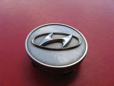 HYUNDAI SONATA AZERA KONA (1) WHEEL RIM HUB CAP HUBCAP CENTER COVER PLUG #8855 - Image 1 of 2