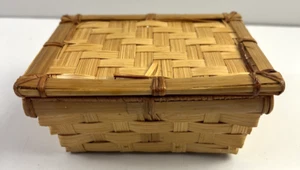 Small Rectangle Woven Straw Trinket Box With Lid 5"Length x 4"Width x 2.5"High - Picture 1 of 6