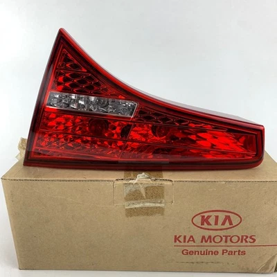 Kia Optima 3 Right Rear Red Tail Light Lamp Boot Side Genuine 924042T020 - Image 1 of 4