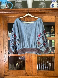 Gap blaues Chambray Bauerntop L Gummibund rot Blumen bestickt 3/4 Ärmel - Bild 1 von 7