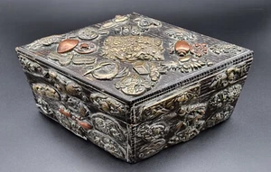 Antique Japanese 51 Menuki-Adorned Wood Jewelry/Trinket Box Edo Era 1630/1868 - Picture 1 of 23