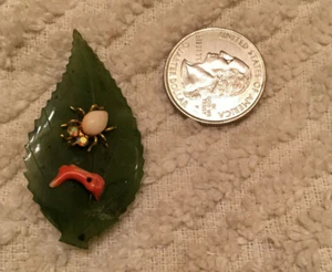 Green Jade carved leaf gemstone stone gem pin angel coral 60's Bug on a Leaf - Picture 1 of 4