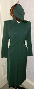 Vtg Hixons of Milwaukee green Forstmann wool skirt suit & feathered hat ca 1940s - Picture 1 of 24