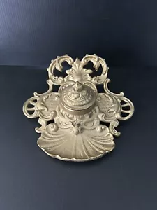 Tintero de latón antiguo con patas ornamentado pozo único - Imagen 1 de 4