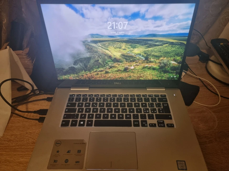Dell Inspiron 15 7000 - Immagine 1 di 4