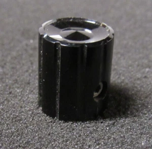 HP Equipment Perilla Redonda Pequeña Baquelita Negra con Indicador Laterales Acanalados 1/2 Diámetro - Imagen 1 de 3