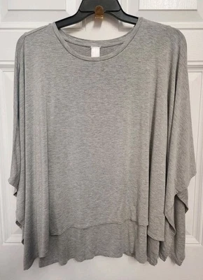 Top WYNNELAYERS MARLA WYNNE Gris Cuello Redondo Manga Corta Dolman En Capas Talla 2X  Foto 1 de 4