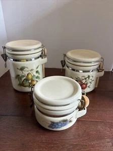 Set Bidoni Alimentari Vintage Ceramica Pere Mele Uva con Cucchiai Legno - Foto 1 di 18
