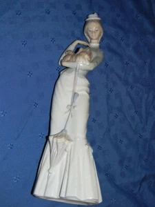 Lladro Tall figurine Walking with the Dog holding Pekingese & parasol 4893 Spain - Picture 1 of 3
