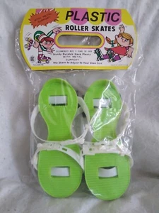 Pair 1970s Vintage Dime Store Toy Childs Green Plastic Kids Roller Skates New - Picture 1 of 2