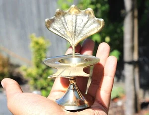 YONI HOLDER SHALIGRAM SHIVA LINGAM LINGHAM STONE HINDU PUJA STAND 5 NAAG BRASS - Foto 1 di 5